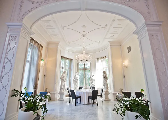 Platinum Palace Boutique &