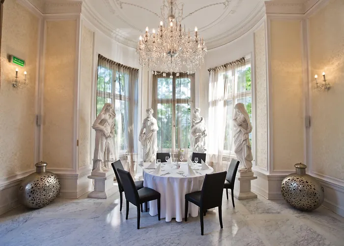 Platinum Palace Boutique &