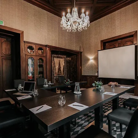 فندق Platinum Palace Boutique & فروتسواف