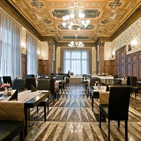 Platinum Palace Boutique & فندق فروتسواف