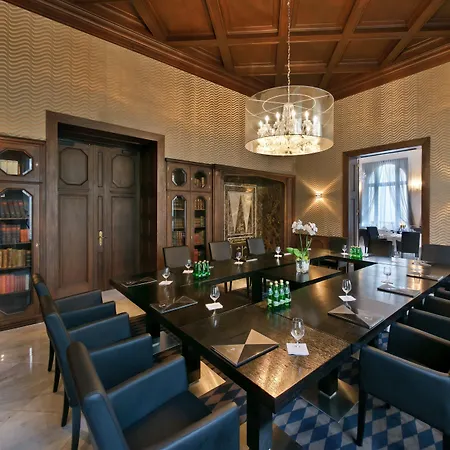 فندق Platinum Palace Boutique & فروتسواف