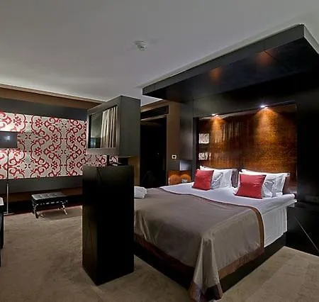 Platinum Palace Boutique & Hotel