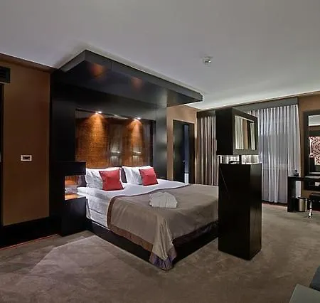 فندق Platinum Palace Boutique & 5*