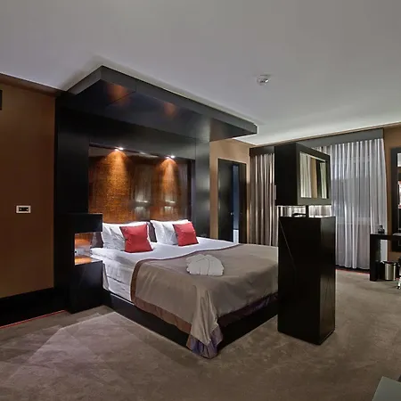 Ξενοδοχείο Platinum Palace Boutique & 5*