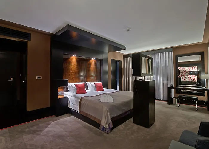 Platinum Palace Boutique & Hotell