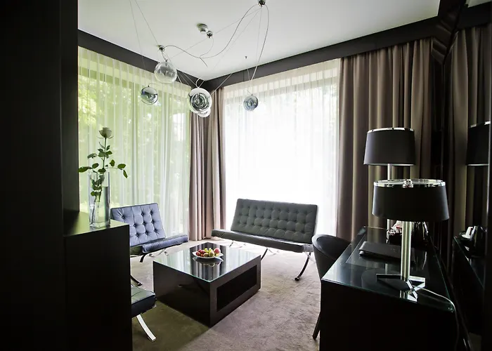 Platinum Palace Boutique & Hotell